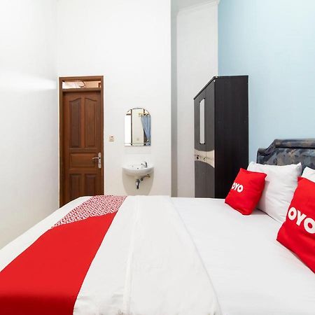 OYO 3908 Fenway Kostel Hotel Bandung Buitenkant foto