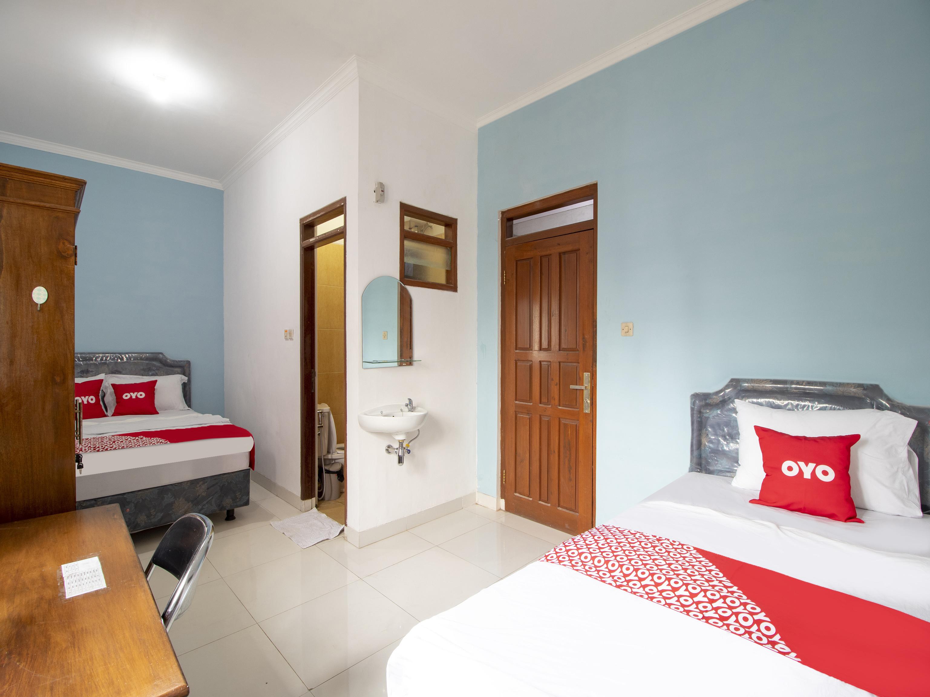 OYO 3908 Fenway Kostel Hotel Bandung Buitenkant foto