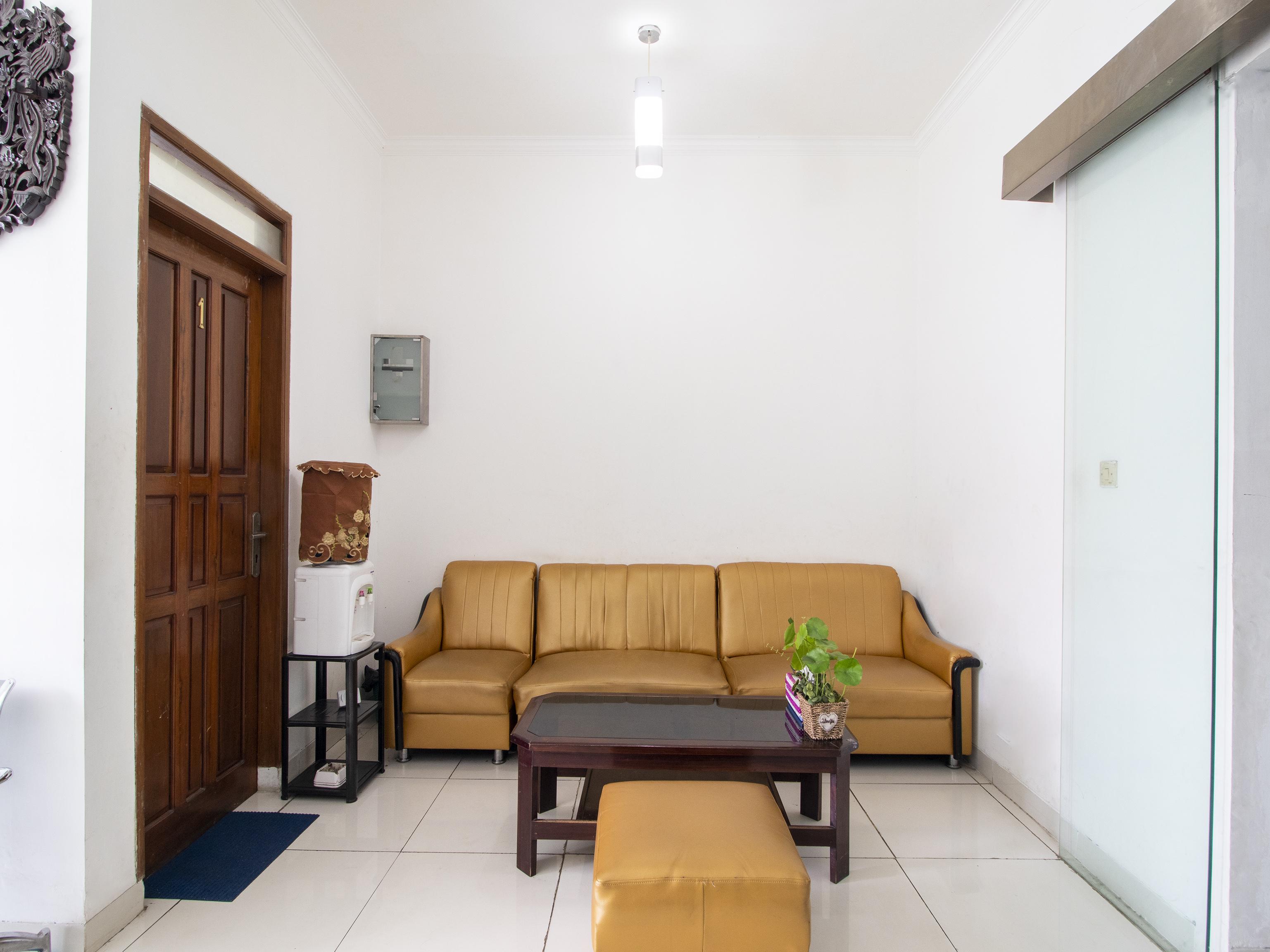 OYO 3908 Fenway Kostel Hotel Bandung Buitenkant foto