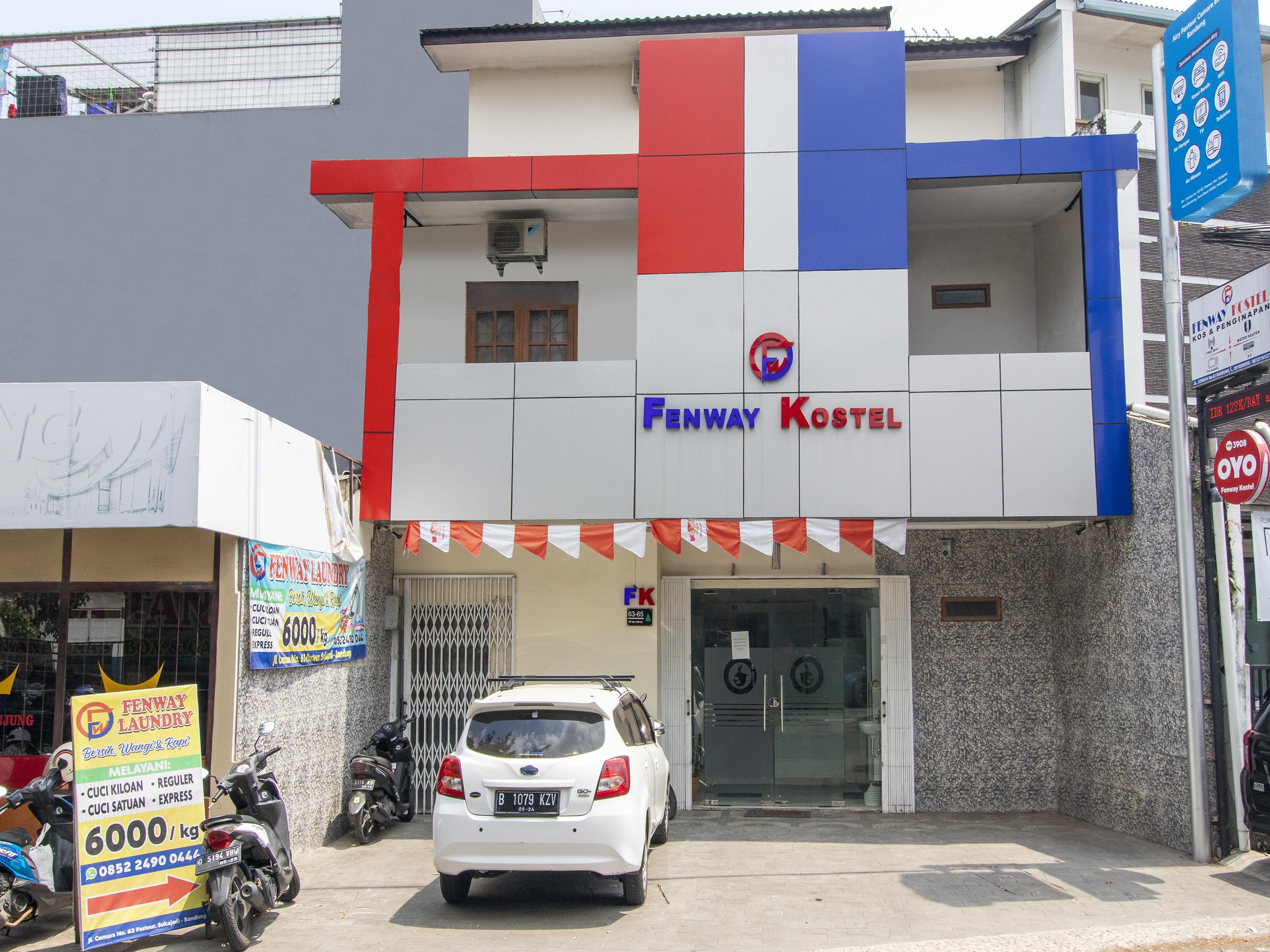 OYO 3908 Fenway Kostel Hotel Bandung Buitenkant foto